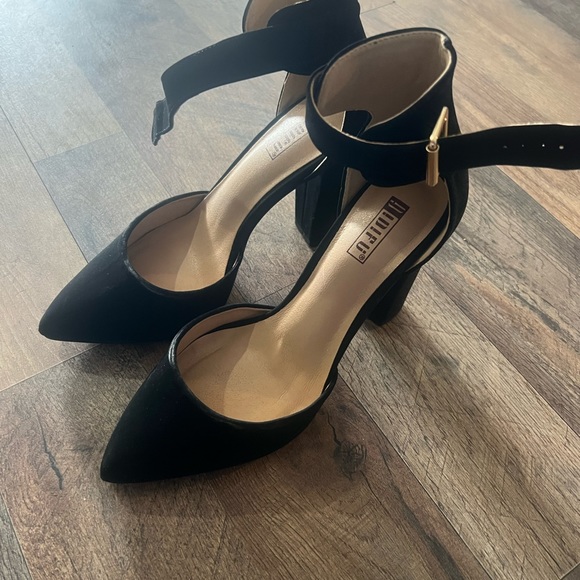 Heels - Picture 2 of 5